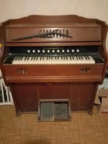 Antieke harmonium in eik. beschikbaar voor biedingen