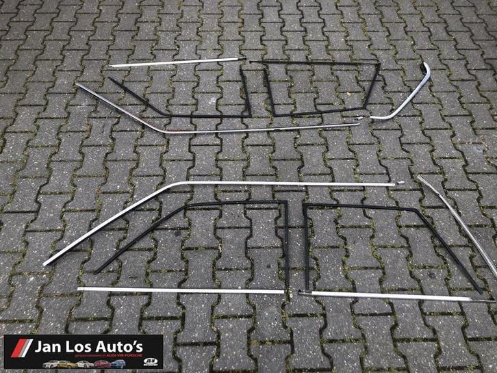 Raamlijsten en regengoten links en rechts Audi 90 B2, Auto-onderdelen, Carrosserie, Audi, Gebruikt, Ophalen of Verzenden