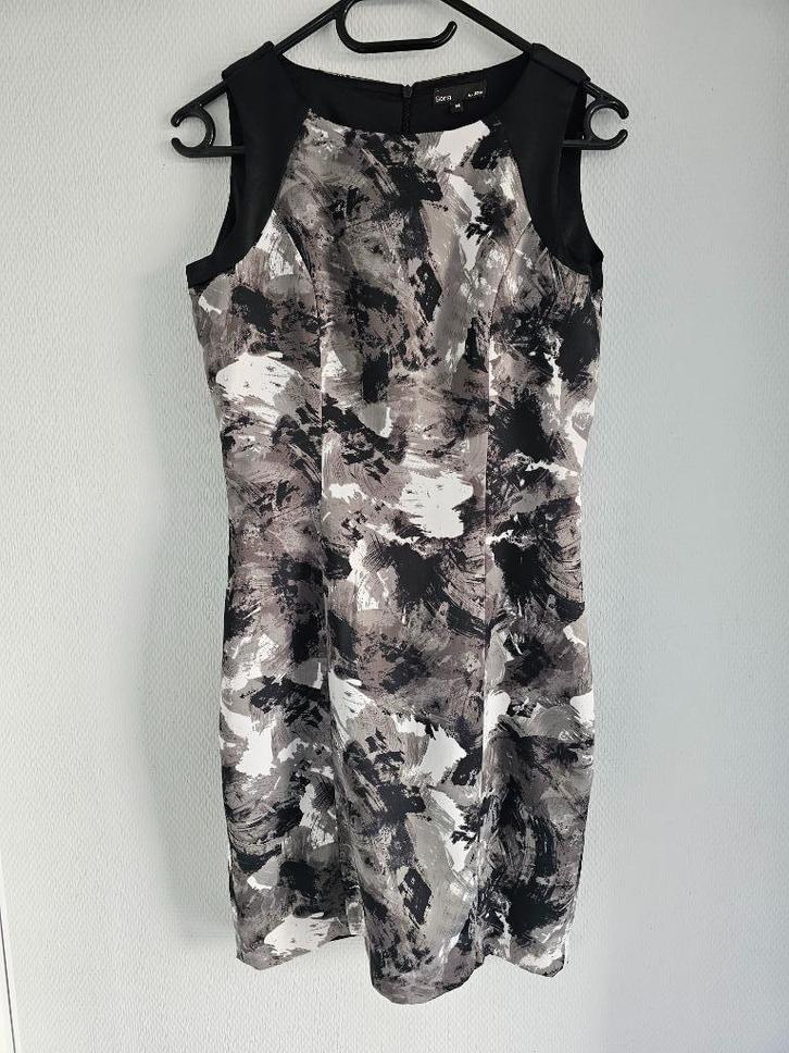 zwart/wit/grijs aansluitend kleed, Kleding | Dames, Jurken, Gedragen, Maat 38/40 (M), Zwart, Boven de knie, Ophalen of Verzenden