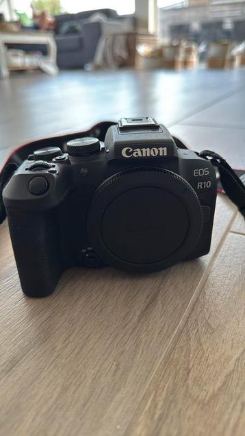 Camera R10 in nieuwstaat beschikbaar voor biedingen