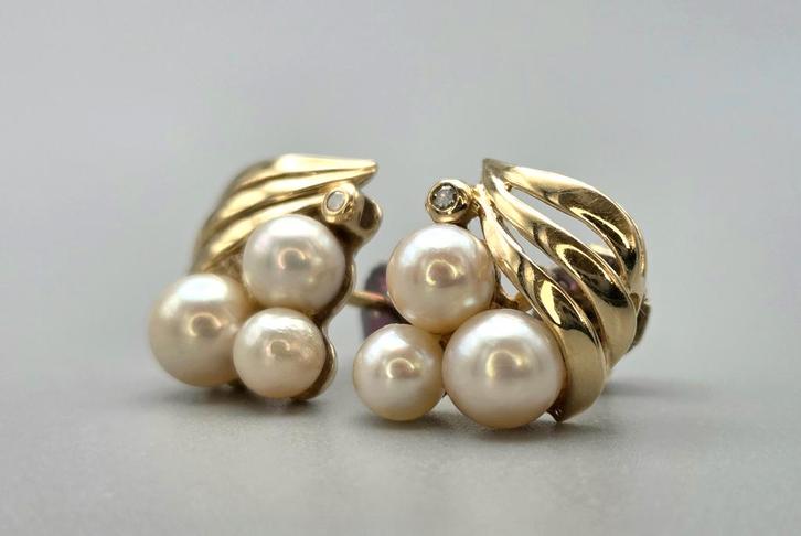 Gouden vintage oorbellen parel en diamant. 2025/814., Handtassen en Accessoires, Oorbellen, Zo goed als nieuw, Knopjes of Stekers
