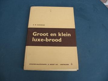 groot en klein luxe-brood van G.W. Barendsen beschikbaar voor biedingen