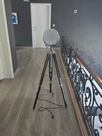 Belle lampe tripode comme neuve, Enlèvement