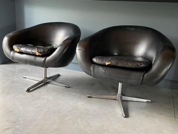 Vintage design kuipzetels beschikbaar voor biedingen