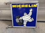 Michelin dubbelzijdige uithanger met Bibendum geen emaille, Verzamelen, Ophalen, Gebruikt, Reclamebord