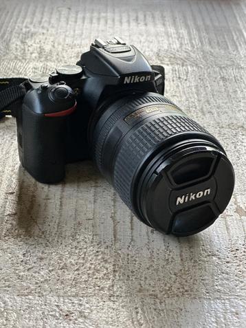 Nikon D5500 - lens 18-300mm F3,5/ 6.3 - 2 batterijen - SD beschikbaar voor biedingen