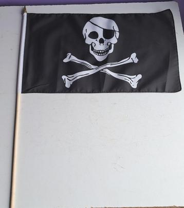 Joli petit drapeau pirate neuf (4 disponibles)