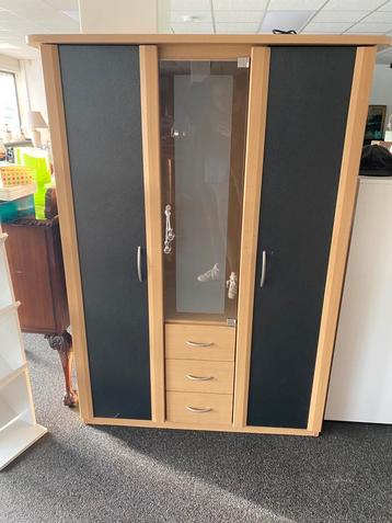 Meubel eetkamer woonkamer beschikbaar voor biedingen