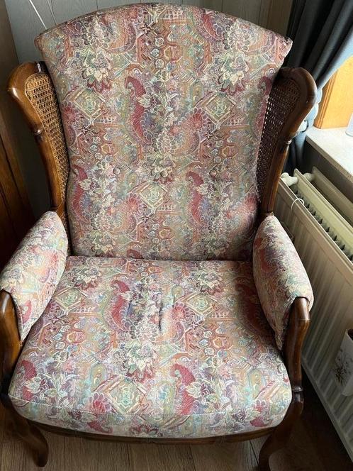 Set rotan salon en tafel [ moet weg wegens verhuis], Verzamelen, Retro, Huis en Inrichting, Ophalen