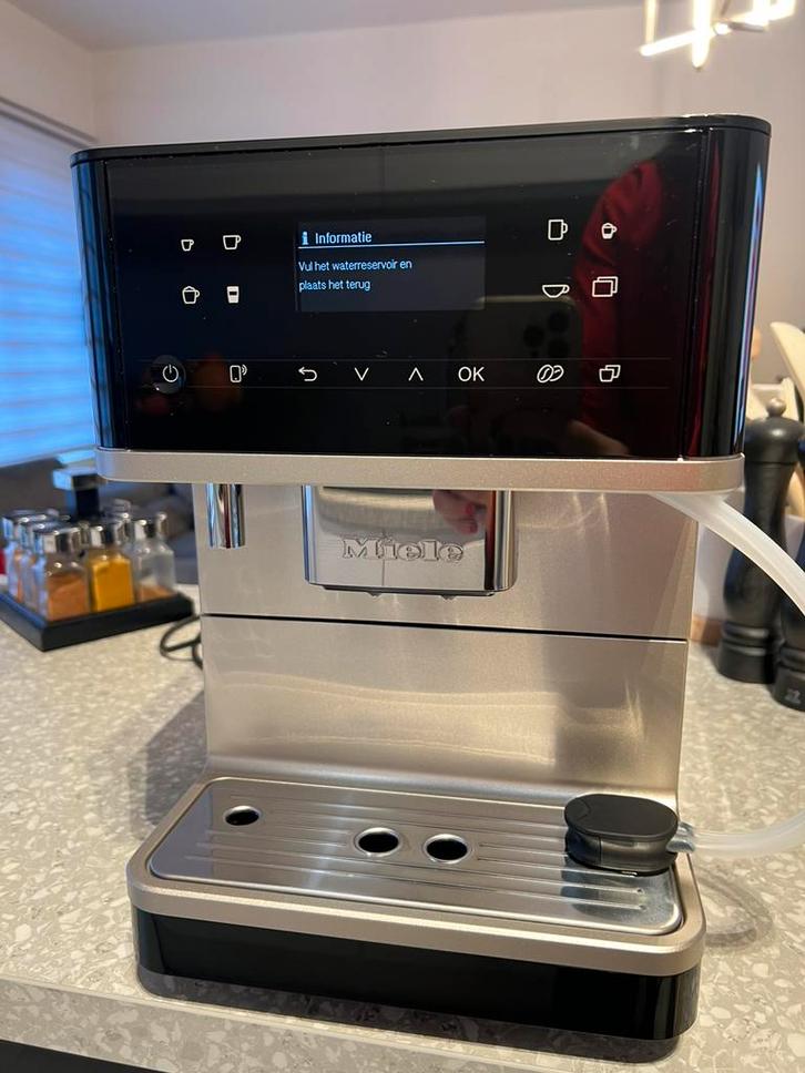 Machine à café  Miele, Electroménager, Cafetières, Comme neuf, Café en grains, Cafetière, Enlèvement