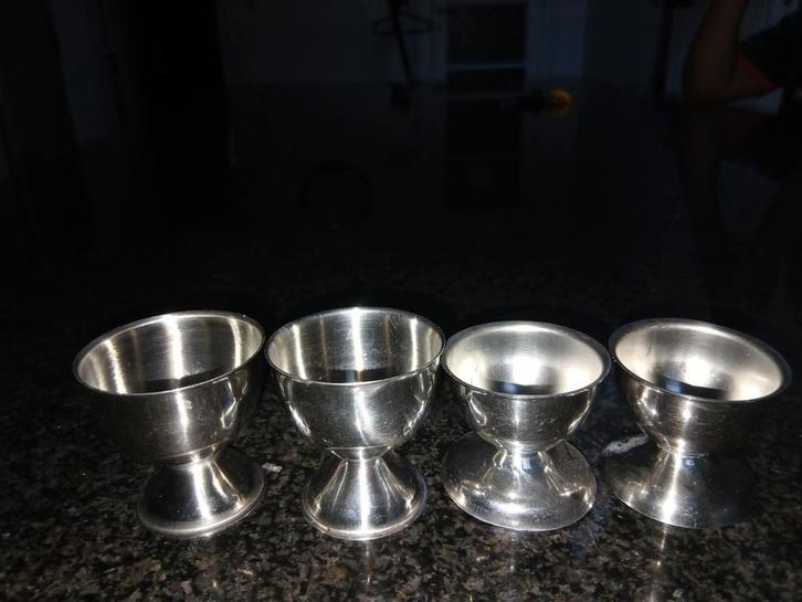 À vendre : Set de 4 coquetiers en acier inoxydable !, Maison & Meubles, Cuisine | Couverts, Enlèvement