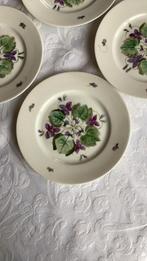 4 petites assiettes à dessert à fleurs ( violettes)