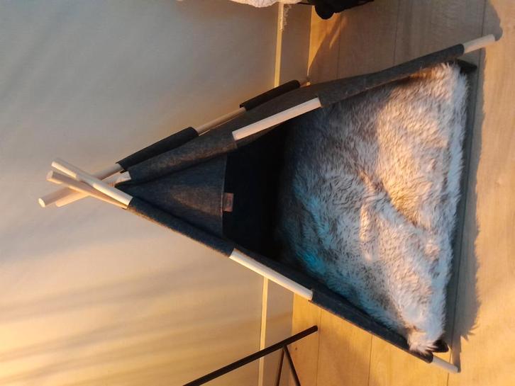 Tipi/tent voor kat of kleine hond Trixie, Dieren en Toebehoren, Hondenmanden, Zo goed als nieuw, Pluche, Ophalen