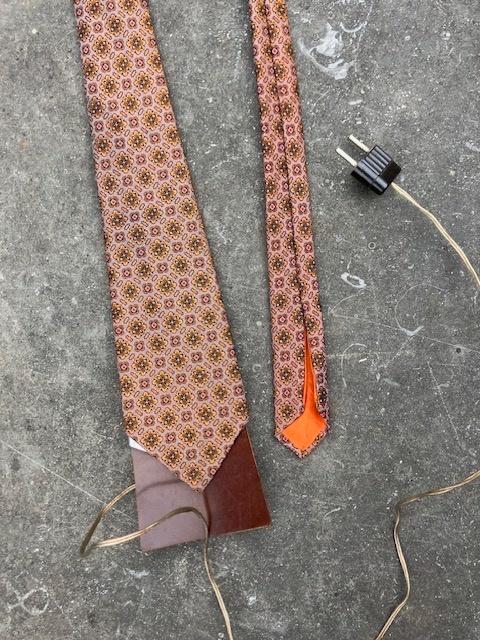 VINTAGE APPARAAT OM STROPDASSEN TE STRIJKEN, Kleding | Heren, Stropdassen, Ophalen of Verzenden