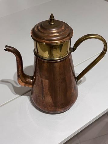 Koffiekan in koper beschikbaar voor biedingen