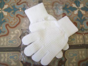 Leuke gebreide handschoen met pimple grip,comfortabel.NIEUWE beschikbaar voor biedingen