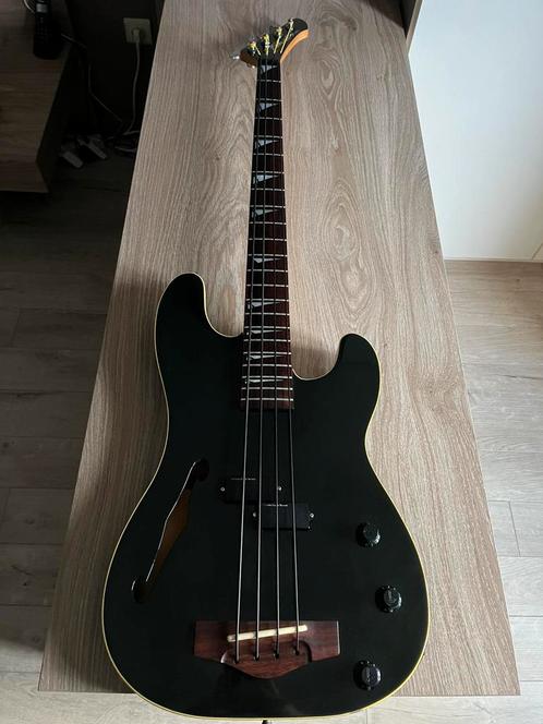 Fender HMT semi akoestische bas 1994, Muziek en Instrumenten, Snaarinstrumenten | Gitaren | Bas, Zo goed als nieuw, Semi-akoestisch