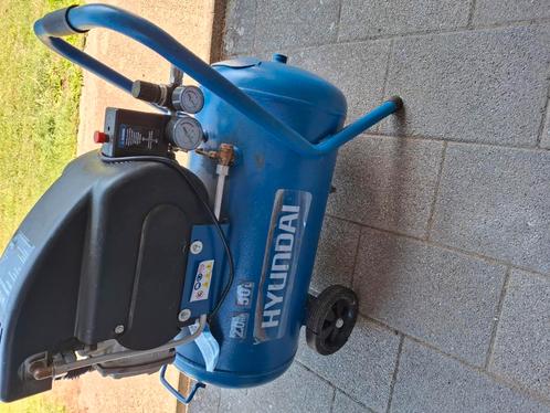 Compressor 2 hp, Doe-het-zelf en Bouw, Compressors, Zo goed als nieuw, Ophalen