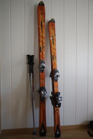 2 paar alpineski's met schoenen en tas.  beschikbaar voor biedingen
