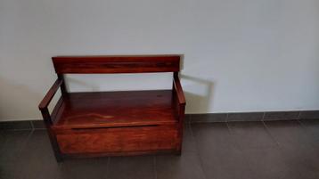 Kinderzitbankje beschikbaar voor biedingen