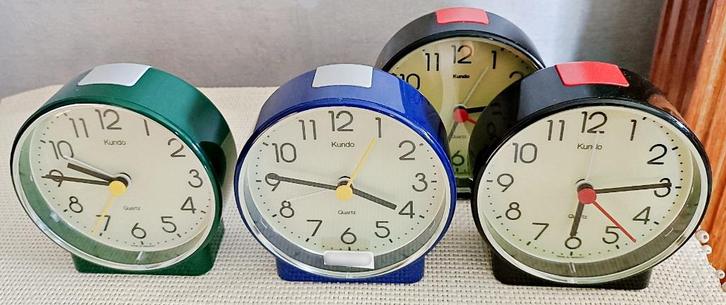 Réveil KUNDO à quartz, cadran luminescent, noir, vert, rouge, Maison & Meubles, Accessoires pour la Maison | Horloges, Neuf, Réveil ou Horloge
