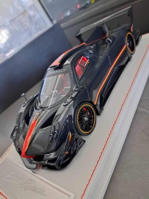 Dino Model 1/18 Pagani Zonda Revolucion (Carbon/red), Hobby en Vrije tijd, Modelauto's | 1:18, Nieuw, Ophalen of Verzenden