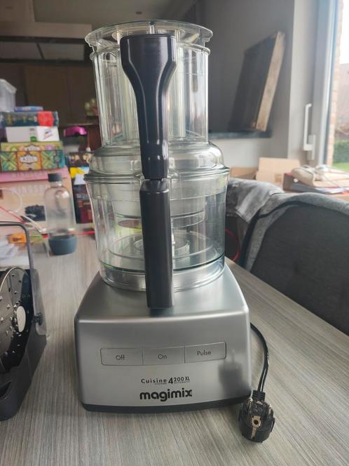 Keukenrobot Magimix Cuisine 4200XL Foodprocessor, Elektronische apparatuur, Keukenmixers, Gebruikt, 1 tot 2 liter, 2 snelheden