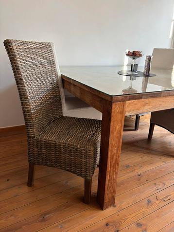 Eettafel massief - glazen blad - rieten stoelen beschikbaar voor biedingen