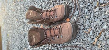 Stevige Lowa wandelschoenen maat 44 beschikbaar voor biedingen