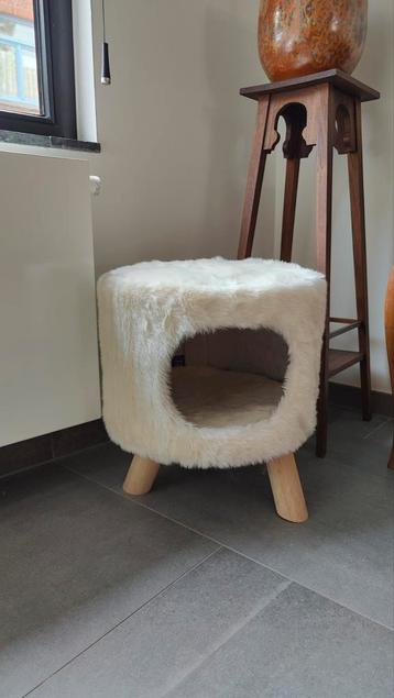 Katten mandje/beschuttingshuisje beschikbaar voor biedingen