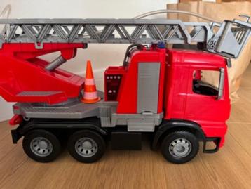 Grand camion de pompiers - Lena Worxx Mercedes beschikbaar voor biedingen