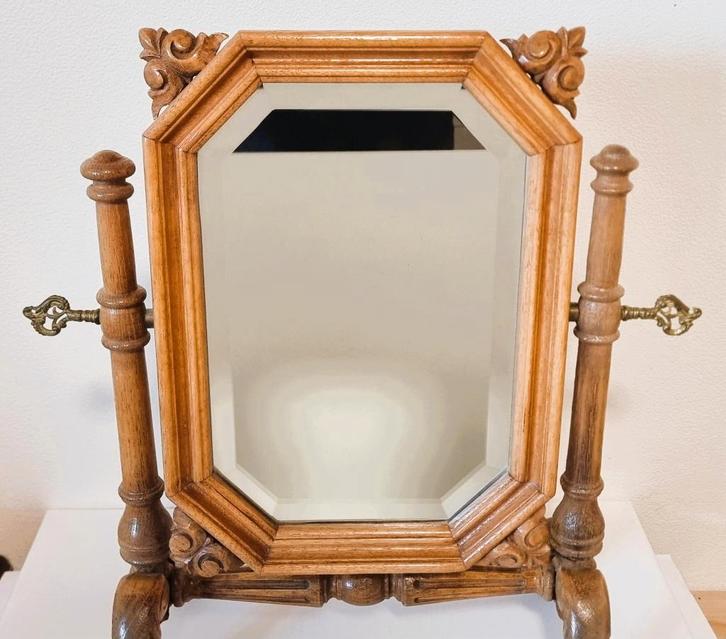 Tafelspiegel in houten standaard., Antiek en Kunst, Antiek | Spiegels, Minder dan 50 cm, Minder dan 100 cm, Rechthoekig, Ophalen of Verzenden