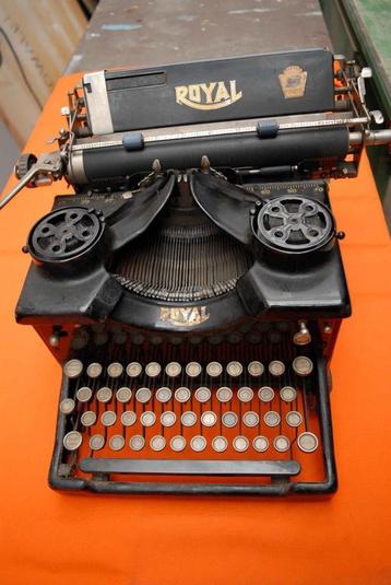 Oude typemachine ‘Royal’ beschikbaar voor biedingen