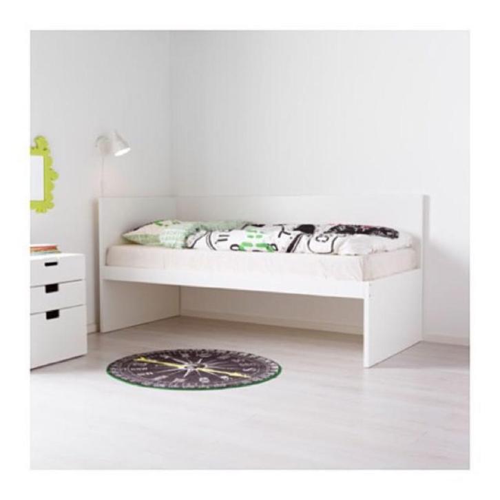 Ikea bedbank 90x200, Huis en Inrichting, Slaapkamer | Bedden, Zo goed als nieuw, 90 cm, 200 cm, Hout, Wit, Ophalen