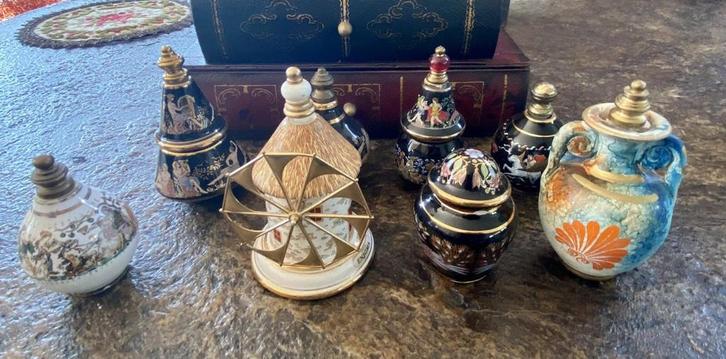 Set van 8 oosterse keramische parfum potjes handbeschilderde, Verzamelen, Parfumverzamelingen, Ophalen of Verzenden