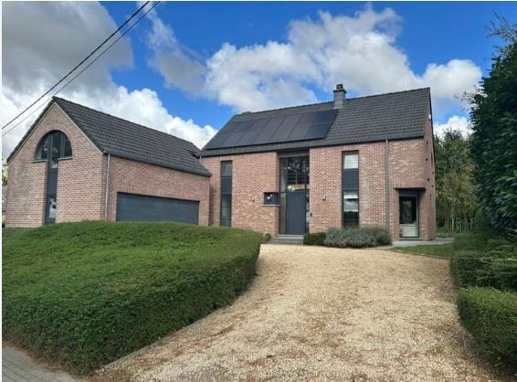 Villa avec bureau separé dans le village de Boignée, Immo, Huizen en Appartementen te koop, Provincie Namen, 1000 tot 1500 m²