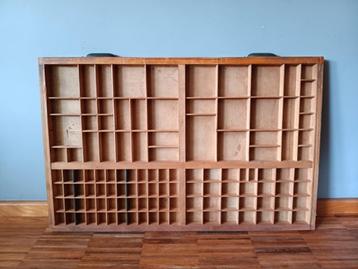 Authentieke letterkast lade beschikbaar voor biedingen