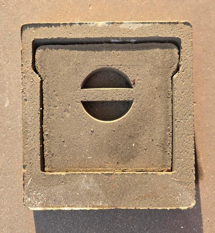 Trappe de nettoyage / ramonage en béton, Bricolage & Construction, Tuyaux & Évacuations, Comme neuf, Autres matériaux, Enlèvement ou Envoi