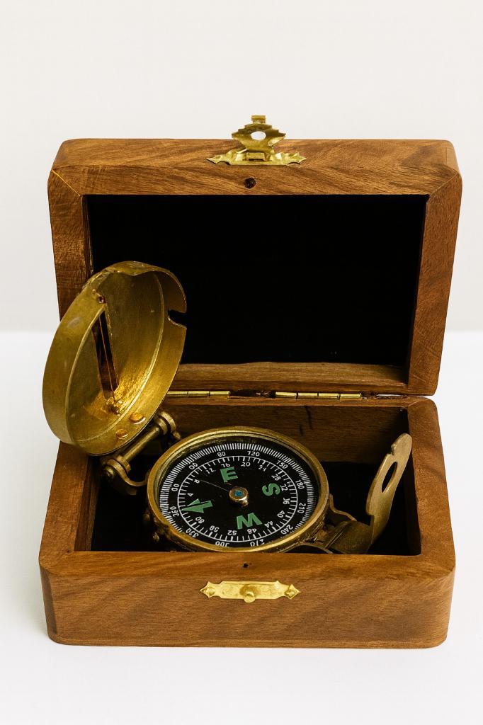 Compas vintage en laiton dans une boîte en bois - décoratif, Antiquités & Art, Curiosités & Brocante, Enlèvement ou Envoi