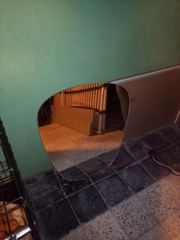 Spiegel  beschikbaar voor biedingen