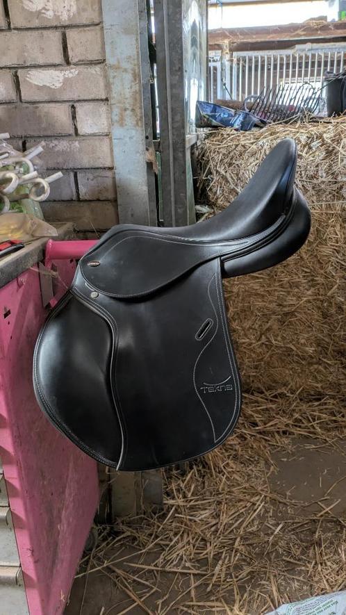 Tekna zadel 16,5 inch, Dieren en Toebehoren, Paarden en Pony's | Zadels, Zo goed als nieuw, Recreatie, Ophalen