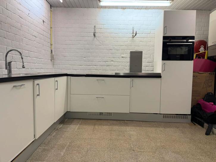 Cuisine blanche brillante, Maison & Meubles, Cuisine | Cuisines complètes, Comme neuf, Enlèvement