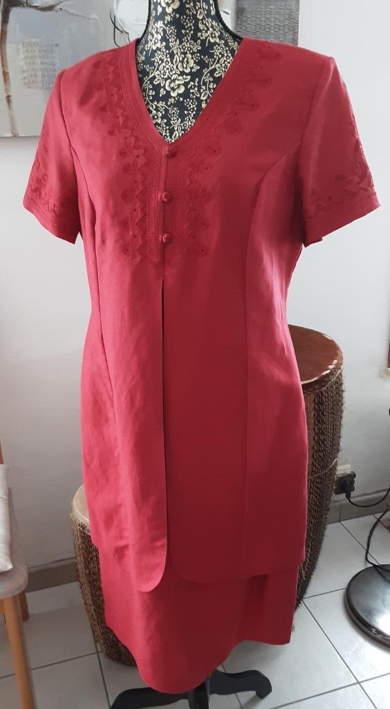 Robe effet "2 en 1" neuve couleur fraise taille 40/42, Kleding | Dames, Jurken, Nieuw, Maat 38/40 (M), Rood, Knielengte, Ophalen of Verzenden
