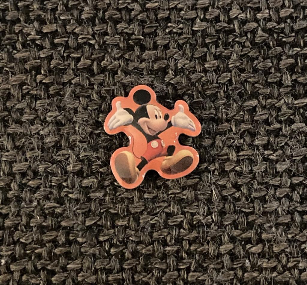 PIN - DISNEY - MICKEY MOUSE, Collections, Envoi, Utilisé, Figurine, Insigne ou Pin's