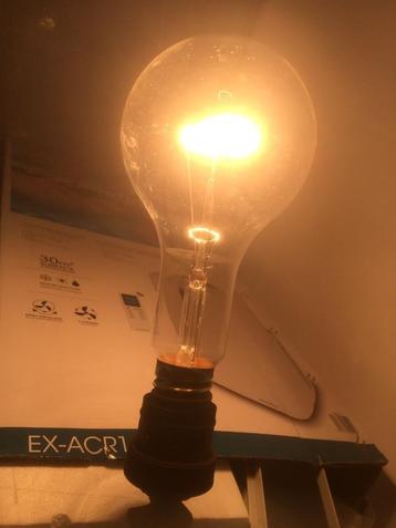 Vieille grosse ampoule E40 220V 435W (pour collectionneur).