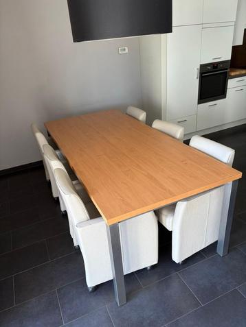 Eettafel beschikbaar voor biedingen