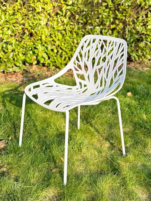 Moderne witte tuinstoelen, Tuin en Terras, Tuinstoelen, Zo goed als nieuw, Kunststof, Stapelbaar, Ophalen