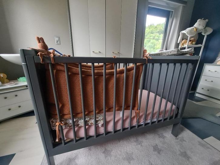 Baby-/kinderbedje en set, Huis en Inrichting, Slaapkamer | Beddengoed, Zo goed als nieuw, Overige typen, Grijs, Ophalen
