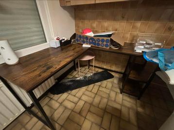 hoek bureau beschikbaar voor biedingen