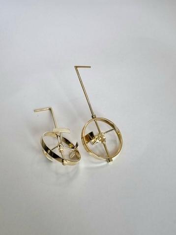 Massief 14 karaat goud, roterende oorhangers. beschikbaar voor biedingen